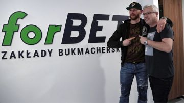 Andrzej Fonfara zostaje w grze