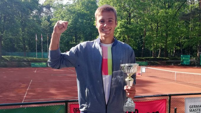 Kacper Żuk z drugim zawodowym tytułem